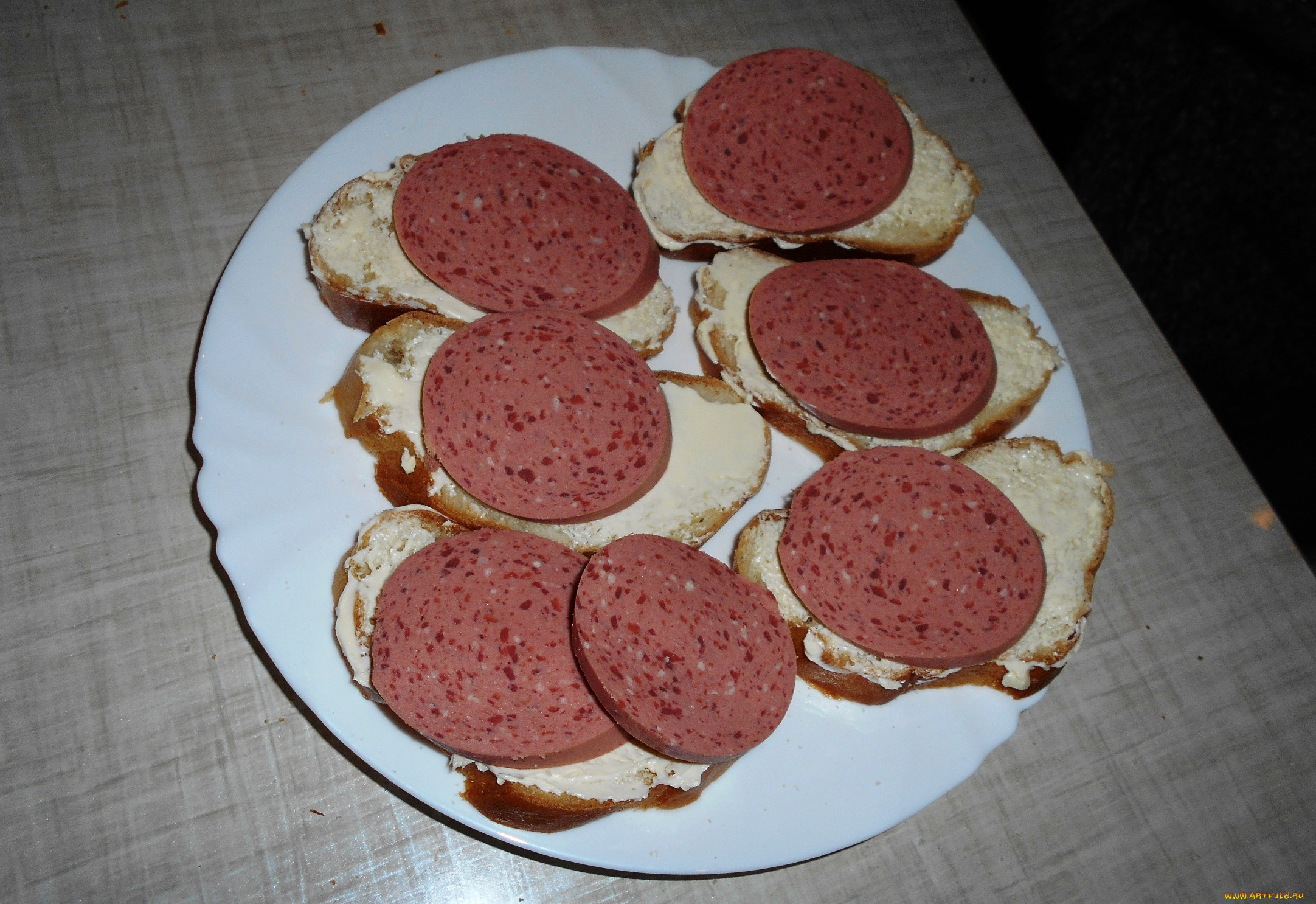Советский бутерброд с колбасой